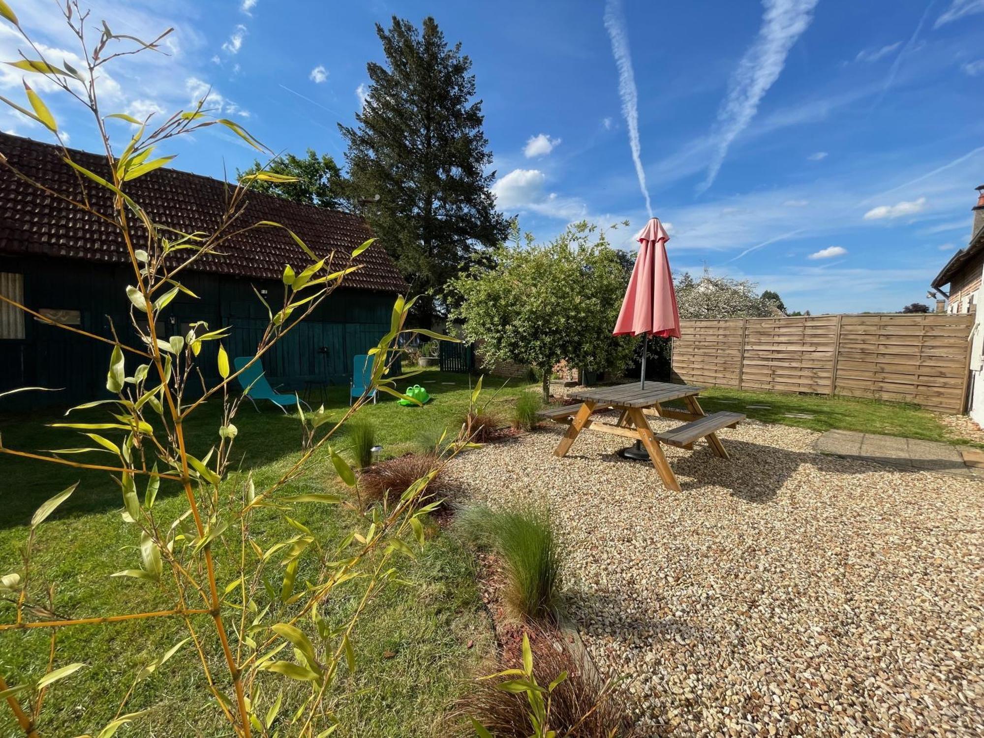 Le Cocoon D'Annabelle - Jolie Maison Avec Jeux Et Grand Jardin Pierrefitte-sur-Sauldre Exterior foto